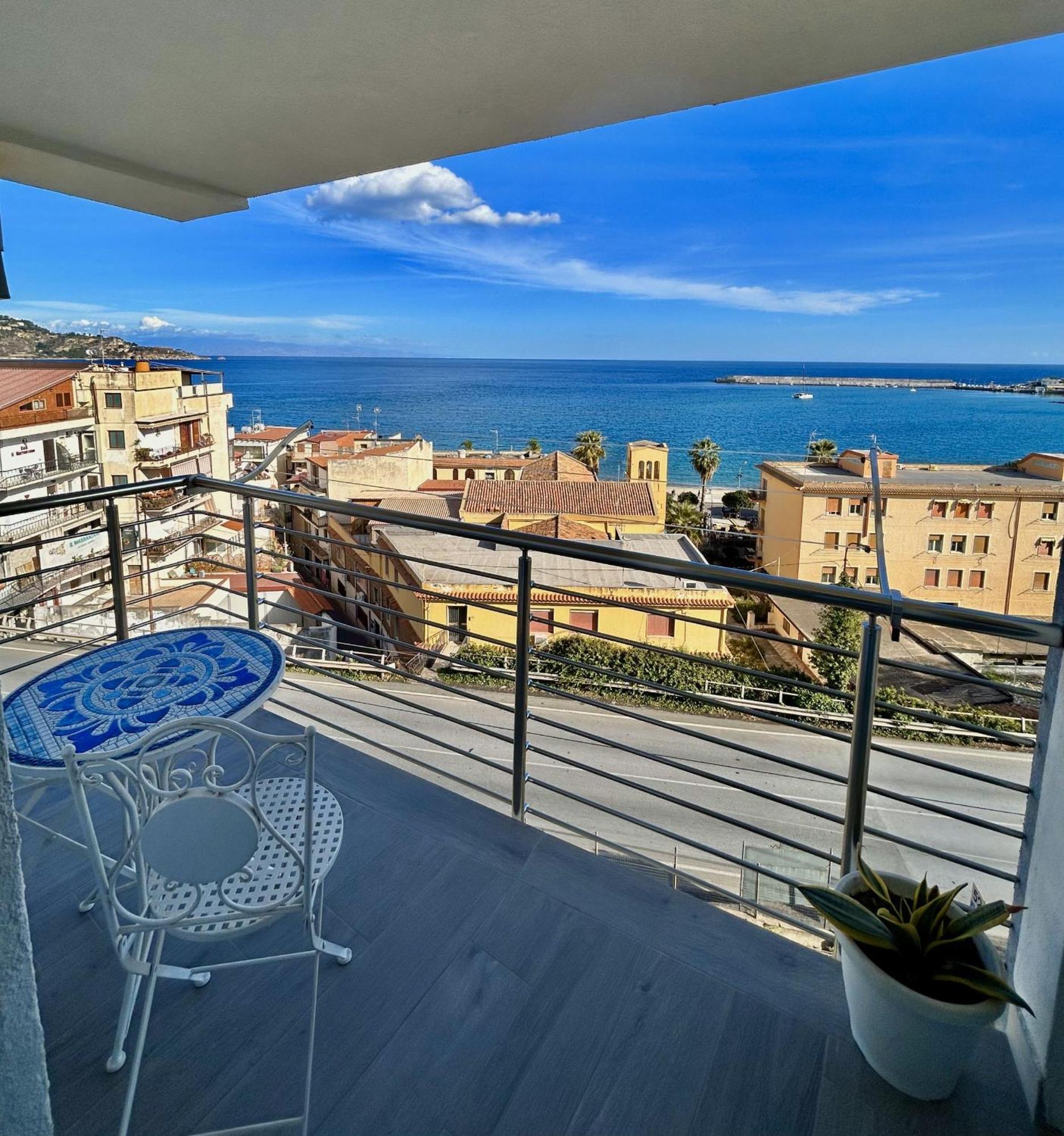 Vista Mare Apartments Giardini Naxos Rum bild